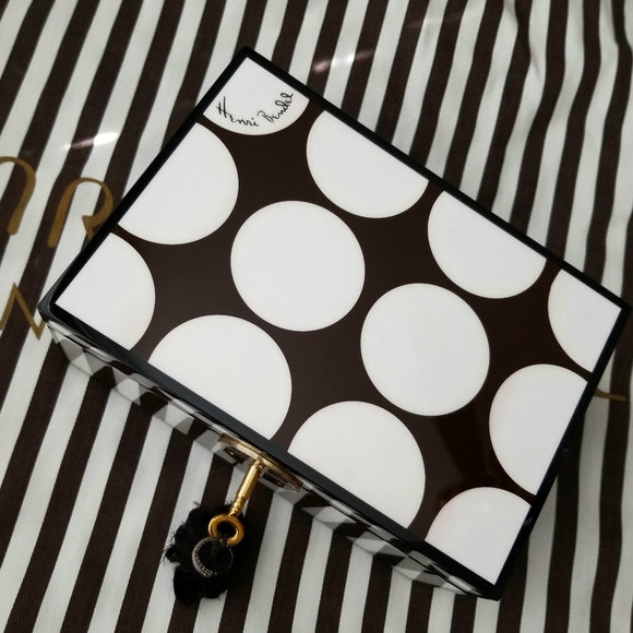 ❗Henri Bendel Lacquer Polka Dot and Stripe Brown and White Jewelry Box❗ - Picture 5 of 11